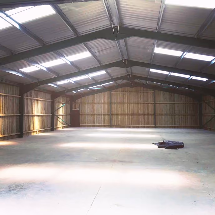 Steel framed barn building in Warwickshire